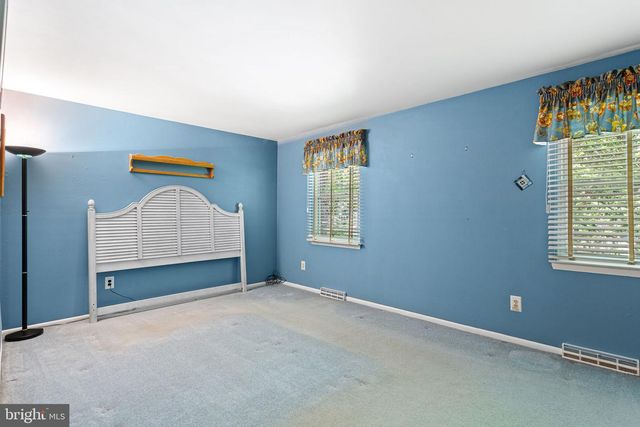 227 CHESTNUT AVE, Lindenwold, NJ 08021