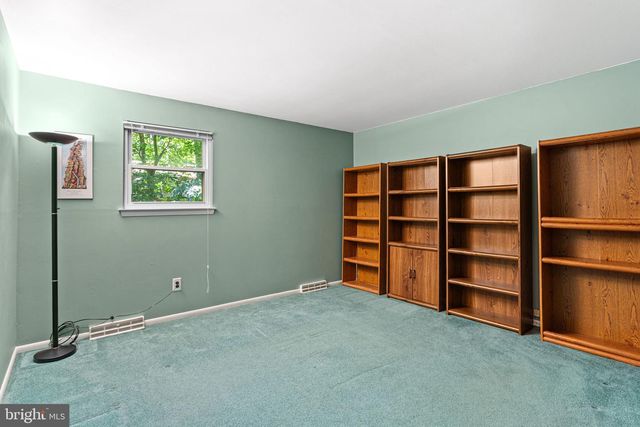 227 CHESTNUT AVE, Lindenwold, NJ 08021