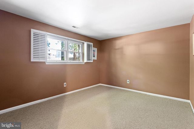 227 CHESTNUT AVE, Lindenwold, NJ 08021