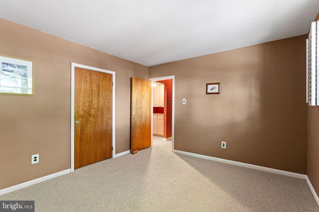 227 CHESTNUT AVE, Lindenwold, NJ 08021
