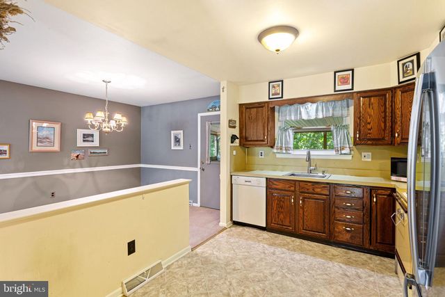 227 CHESTNUT AVE, Lindenwold, NJ 08021