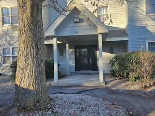 14 Turnbuckle Ln Apt 5, Merrimack, NH 03054