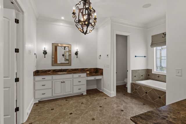 2019B Overhill Dr, Nashville, TN 37215