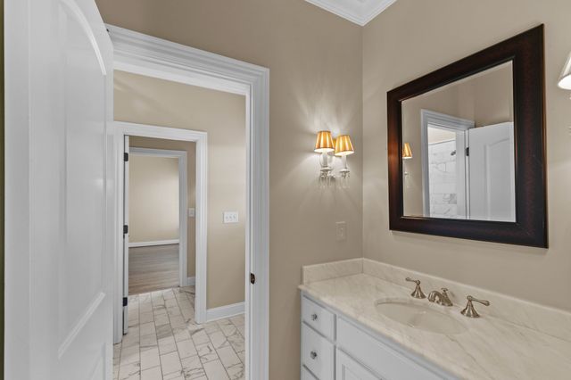 2019B Overhill Dr, Nashville, TN 37215