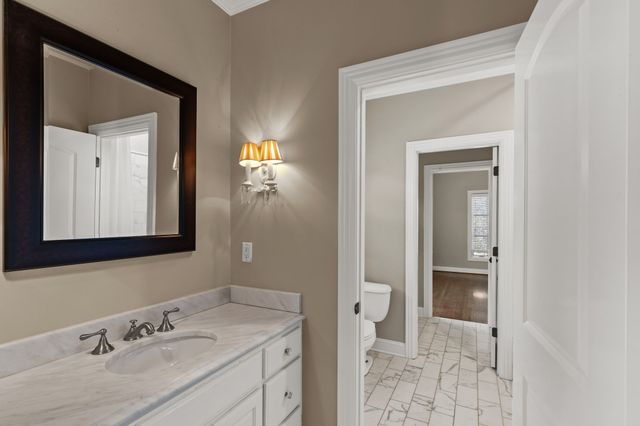 2019B Overhill Dr, Nashville, TN 37215