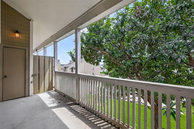 180 April Point Drive S, Conroe, TX 77356