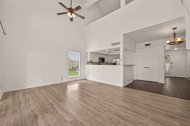 180 April Point Drive S, Conroe, TX 77356