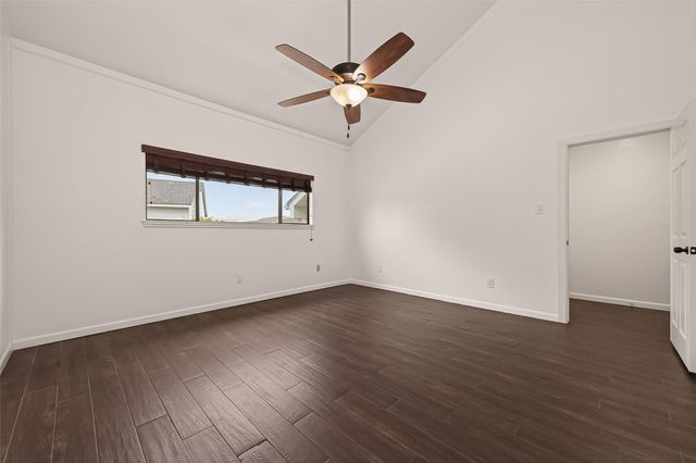 180 April Point Drive S, Conroe, TX 77356