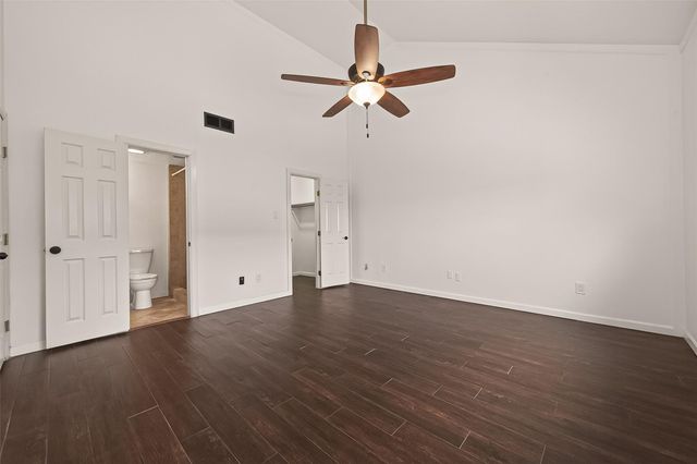 180 April Point Drive S, Conroe, TX 77356