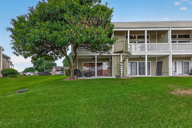 180 April Point Drive S, Conroe, TX 77356