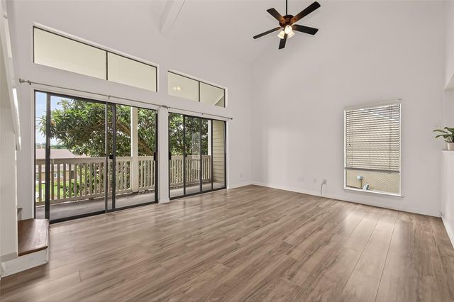 180 April Point Drive S, Conroe, TX 77356
