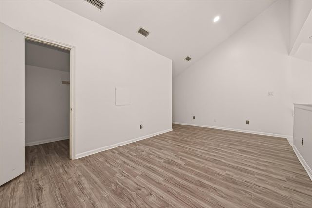 180 April Point Drive S, Conroe, TX 77356