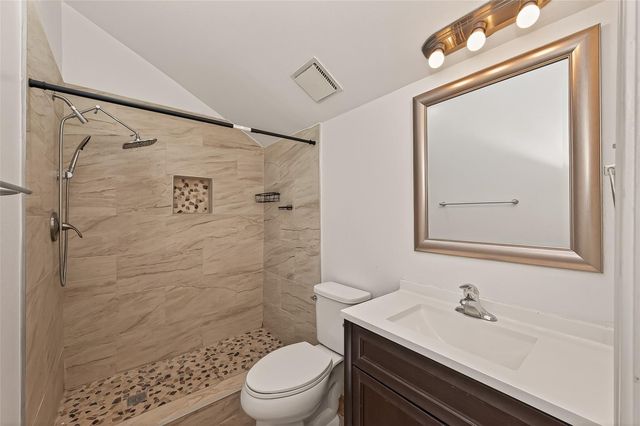 180 April Point Drive S, Conroe, TX 77356