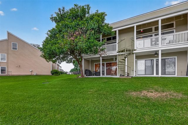 180 April Point Drive S, Conroe, TX 77356