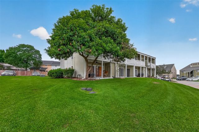 180 April Point Drive S, Conroe, TX 77356