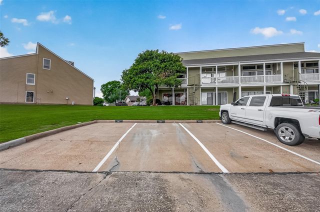 180 April Point Drive S, Conroe, TX 77356