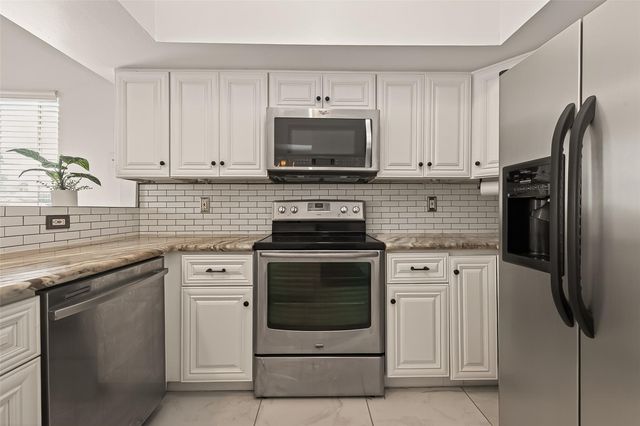 180 April Point Drive S, Conroe, TX 77356