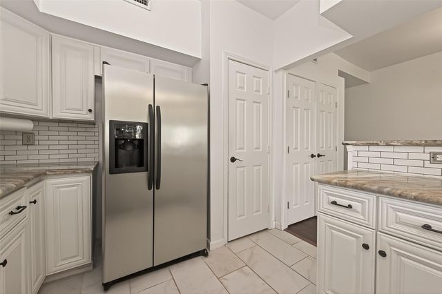 180 April Point Drive S, Conroe, TX 77356