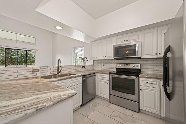 180 April Point Drive S, Conroe, TX 77356