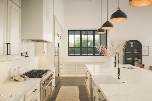 10229 N 64th Street, Paradise Valley, AZ 85253