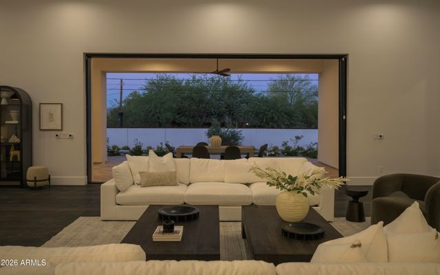 10229 N 64th Street, Paradise Valley, AZ 85253