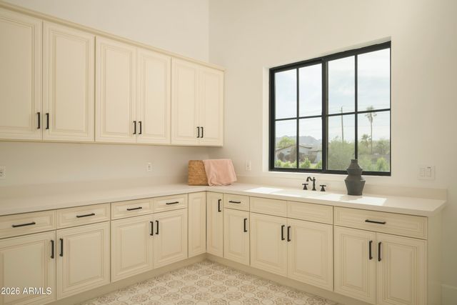 10229 N 64th Street, Paradise Valley, AZ 85253