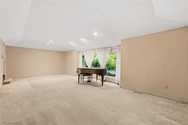 38500 Chagrin Boulevard, Moreland Hills, OH 44022