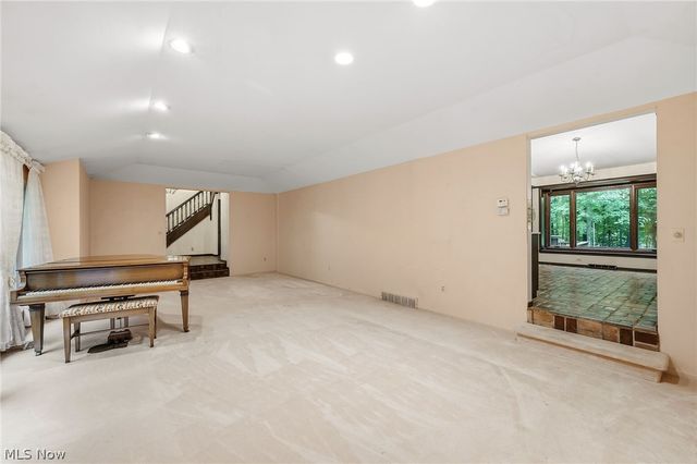 38500 Chagrin Boulevard, Moreland Hills, OH 44022
