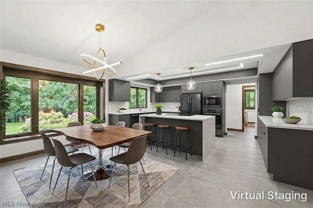 38500 Chagrin Boulevard, Moreland Hills, OH 44022