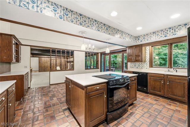38500 Chagrin Boulevard, Moreland Hills, OH 44022