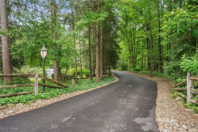 38500 Chagrin Boulevard, Moreland Hills, OH 44022
