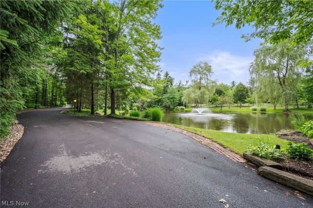 38500 Chagrin Boulevard, Moreland Hills, OH 44022