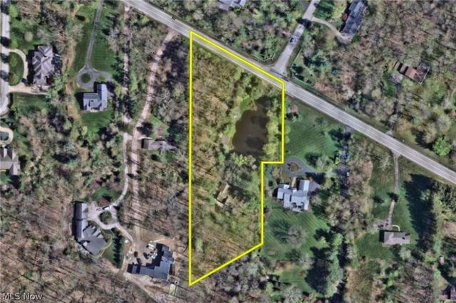 38500 Chagrin Boulevard, Moreland Hills, OH 44022