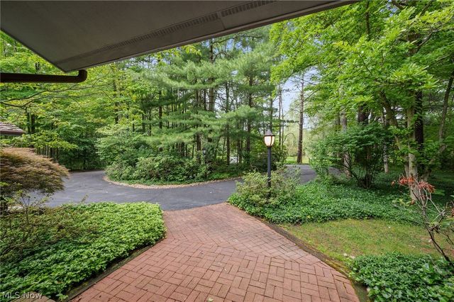 38500 Chagrin Boulevard, Moreland Hills, OH 44022