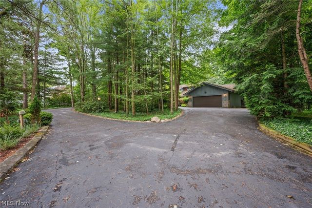 38500 Chagrin Boulevard, Moreland Hills, OH 44022