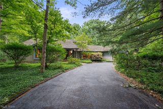 38500 Chagrin Boulevard, Moreland Hills, OH 44022