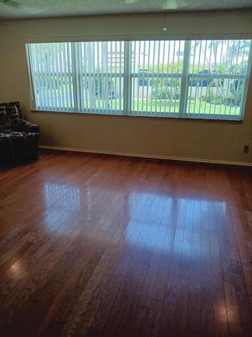 5730 FERNLEY Drive E 27, West Palm Beach, FL 33415