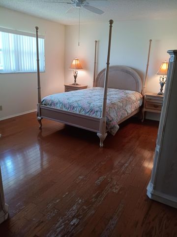 5730 FERNLEY Drive E 27, West Palm Beach, FL 33415