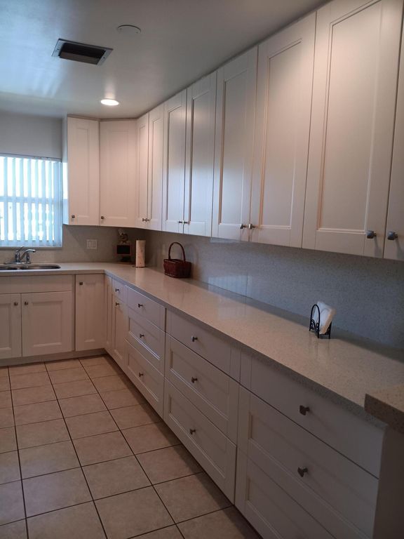 5730 FERNLEY Drive E 27, West Palm Beach, FL 33415