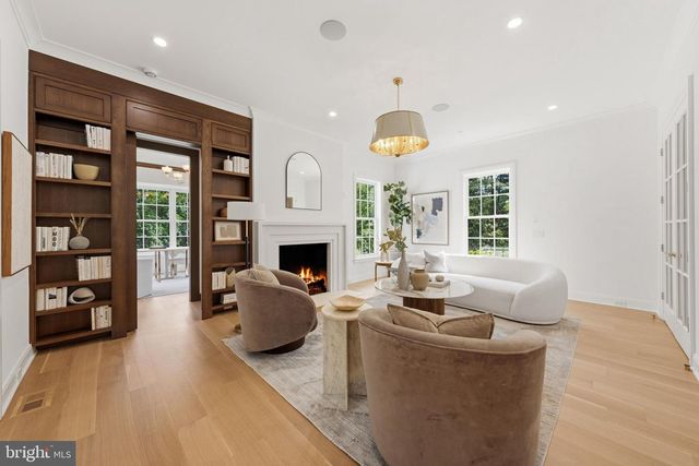 3939 52ND ST NW, Washington, DC 20016