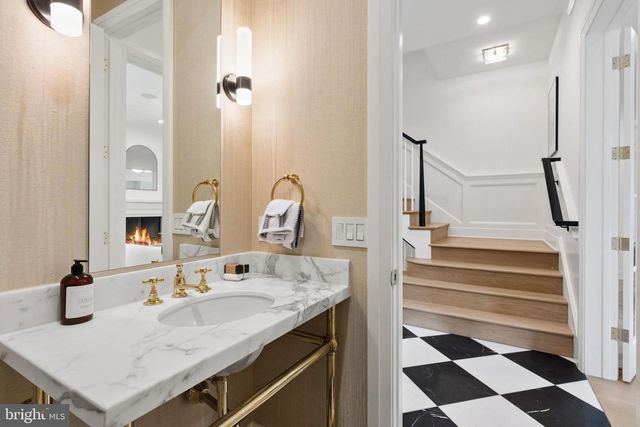 3939 52ND ST NW, Washington, DC 20016