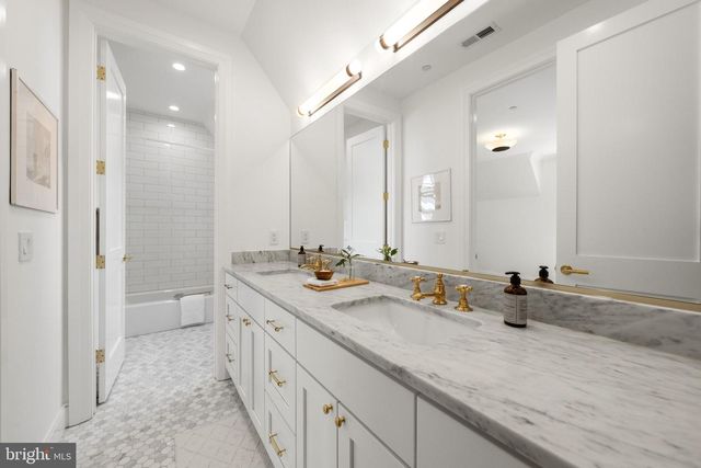 3939 52ND ST NW, Washington, DC 20016
