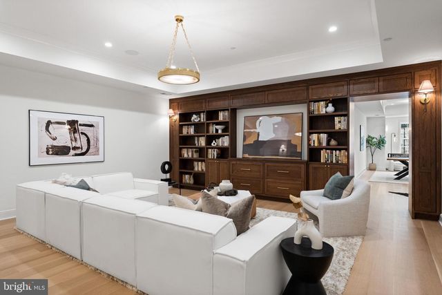 3939 52ND ST NW, Washington, DC 20016