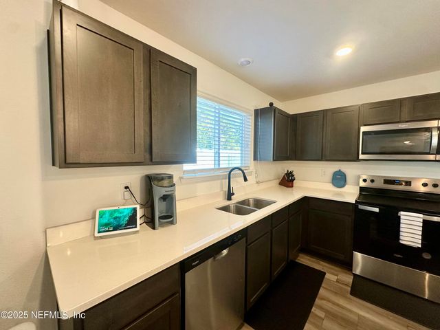 960 PANTHER LAKE Parkway, Jacksonville, FL 32221