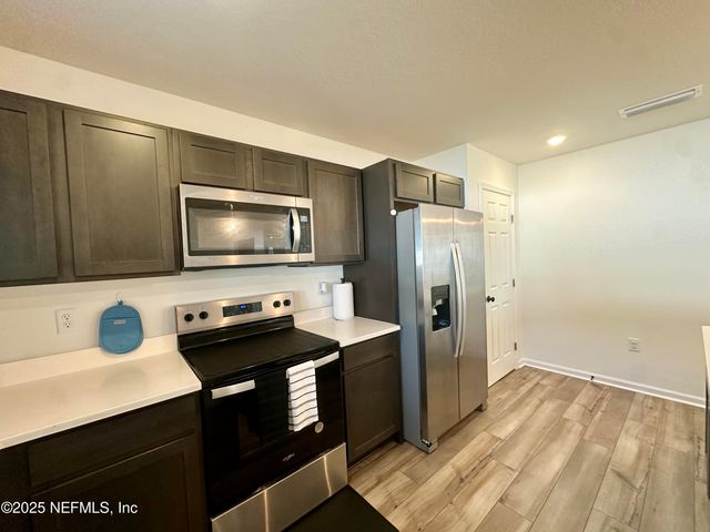 960 PANTHER LAKE Parkway, Jacksonville, FL 32221