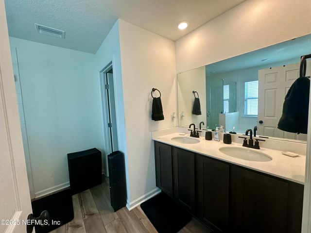 960 PANTHER LAKE Parkway, Jacksonville, FL 32221