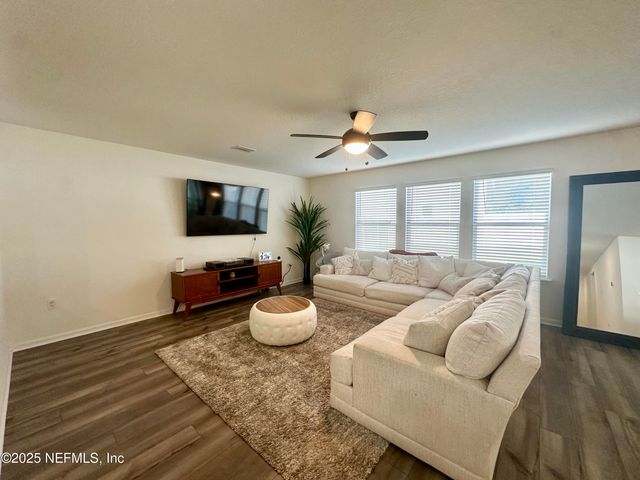 960 PANTHER LAKE Parkway, Jacksonville, FL 32221