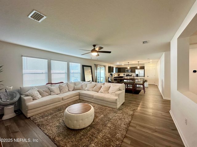 960 PANTHER LAKE Parkway, Jacksonville, FL 32221