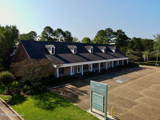 5888 Ridgewood Road, B, Jackson, MS 39211