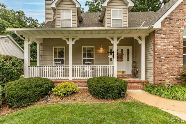 868 Natchez Drive, St Charles, MO 63303